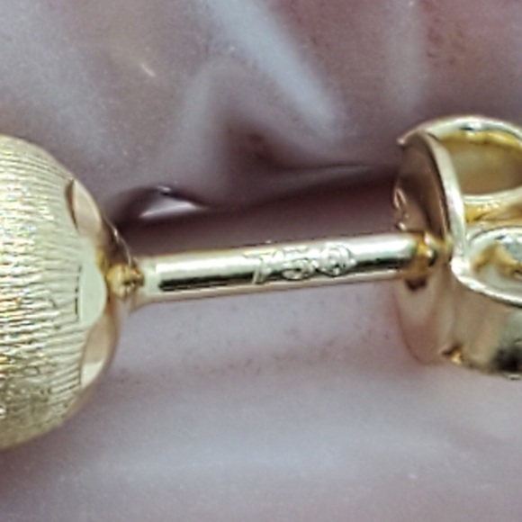 18k Solid Gold Stud Earrings - Picture 4 of 9